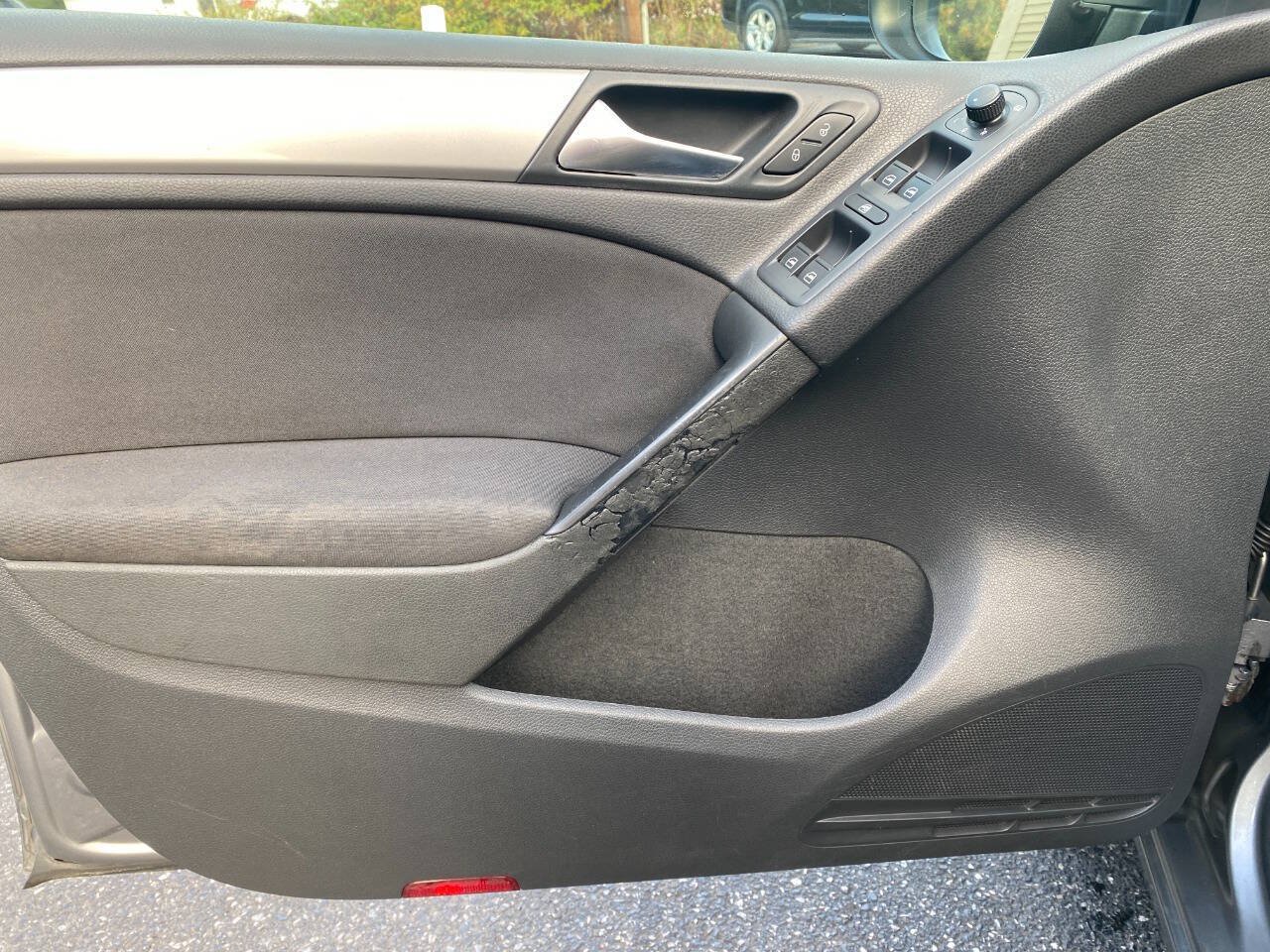 Used 2013 Volkswagen Golf 4-Door FWD image 11