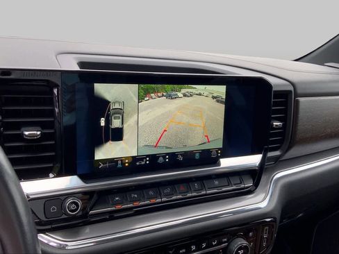 Used 2023 Chevrolet Silverado 1500 High Country w/ Technology Package AWD/4WD image 28