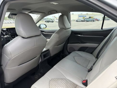 Used 2023 Toyota Camry SE FWD image 11