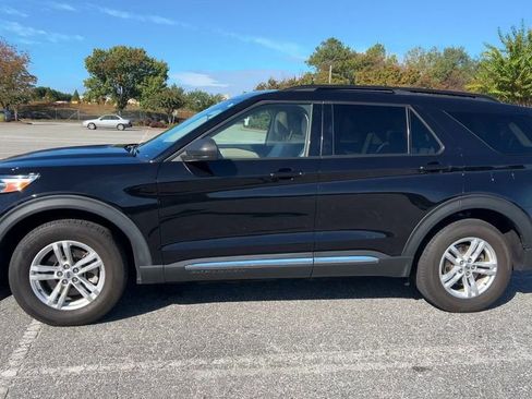 Used 2022 Ford Explorer XLT w/ Equipment Group 202A image 33