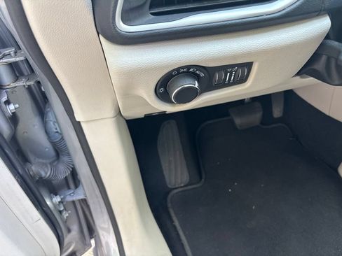 Used 2021 Chrysler Voyager Lxi FWD image 29