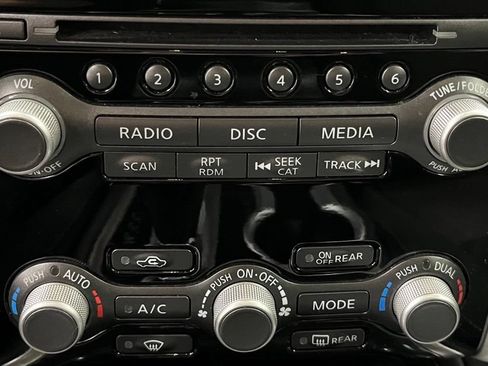 Used 2018 Nissan Pathfinder SV FWD image 39