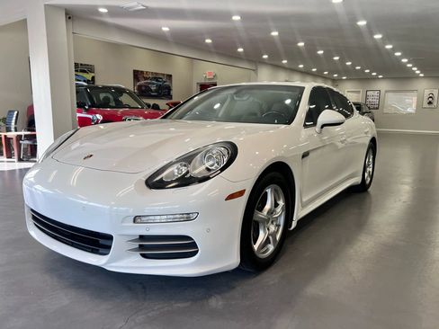 Used 2015 Porsche Panamera 4 AWD/4WD image 3