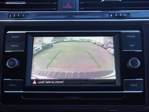 Used 2022 Volkswagen Tiguan S image 46