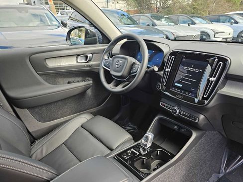 Used 2025 Volvo XC40 B5 Plus w/ Protection Package Premier AWD/4WD image 10