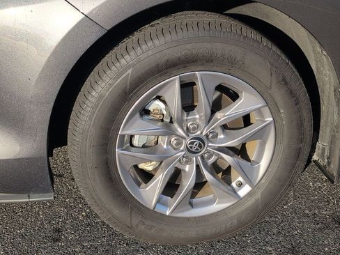 Used 2025 Toyota Sienna LE w/ LE Plus Package image 11