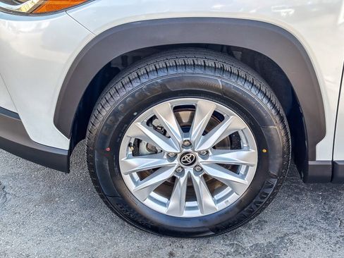Certified 2022 Toyota Corolla Cross LE AWD/4WD image 11