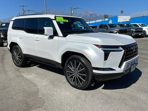 Used 2025 Lexus GX 550 w/ Accessory Package (31) AWD/4WD image 36