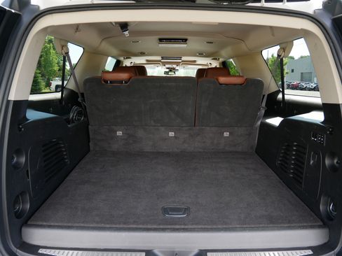 Used 2017 Cadillac Escalade ESV Premium Luxury AWD/4WD image 17