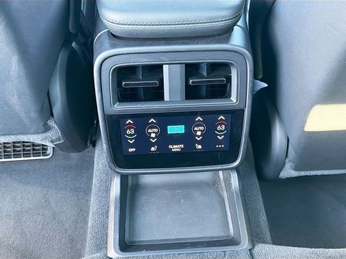 Used 2022 Porsche Taycan Turbo S image 19