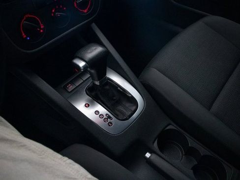 Used 2008 Volkswagen Rabbit S image 25