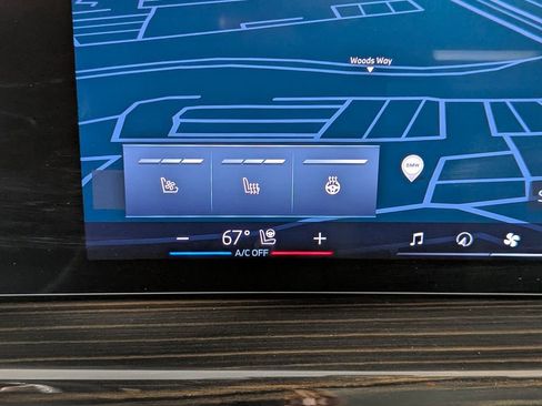 Used 2025 BMW X7 xDrive40i w/ Premium Package image 23