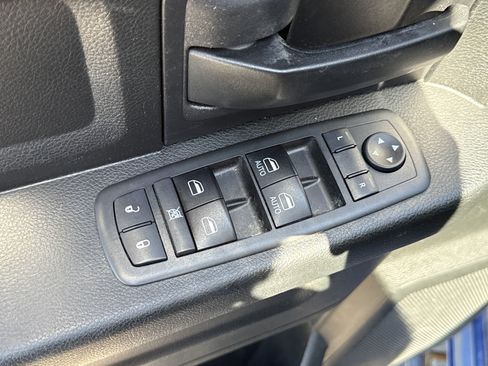 Used 2018 RAM 1500 Express RWD image 29