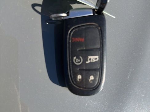 Certified 2021 Jeep Cherokee Latitude Lux w/ Comfort/Convenience Group image 34