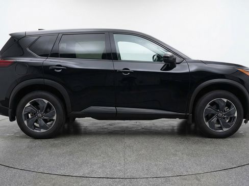 Used 2025 Nissan Rogue SV FWD image 11