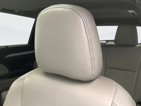 Used 2019 Toyota Highlander XLE image 8