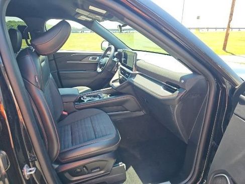 Used 2025 Ford Explorer ST-Line w/ ST-Line Street Pack AWD/4WD image 13
