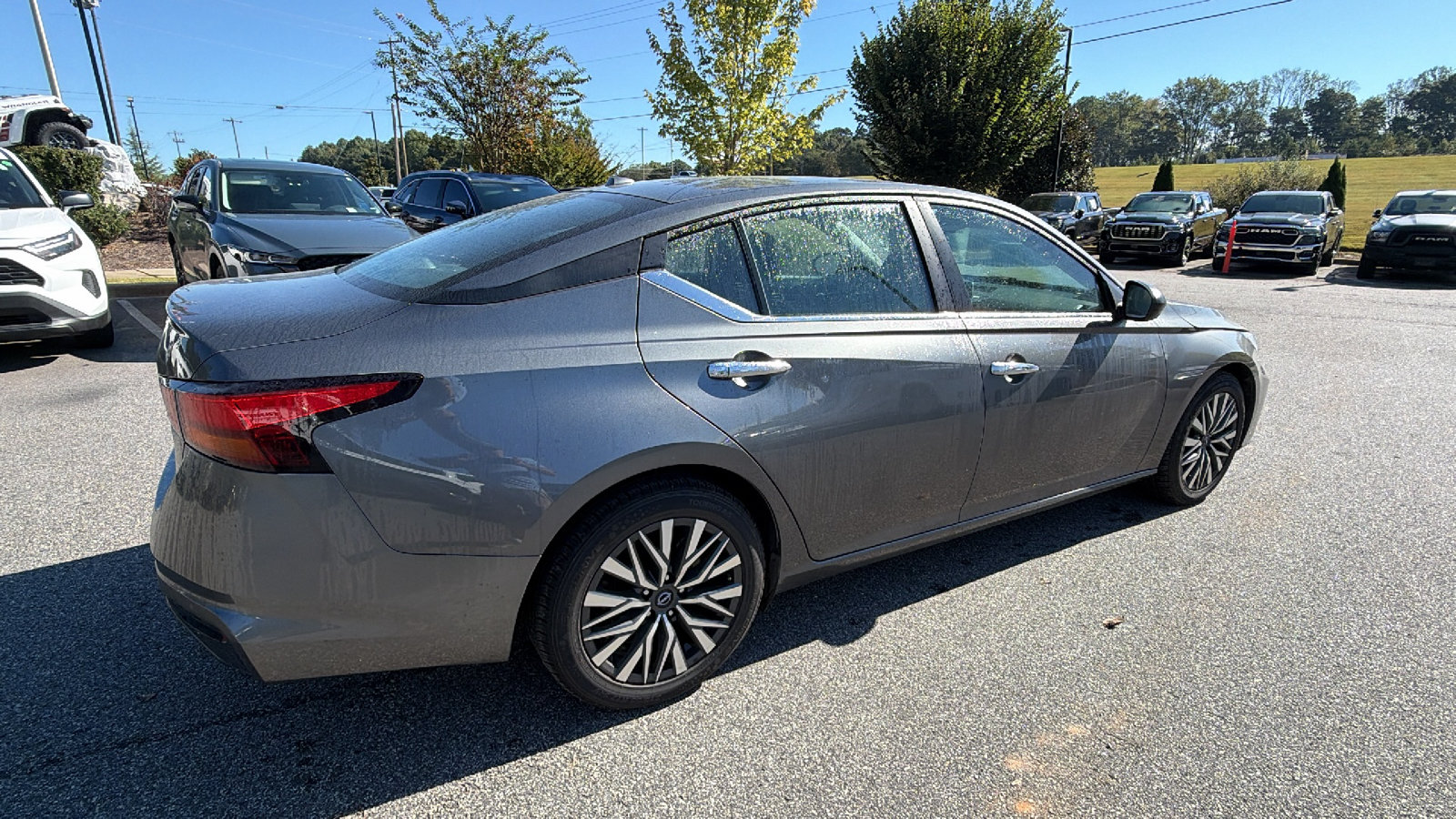 Used 2025 Nissan Altima 2.5 SV FWD image 9
