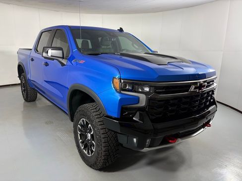 Used 2025 Chevrolet Silverado 1500 ZR2 w/ Technology Package image 2