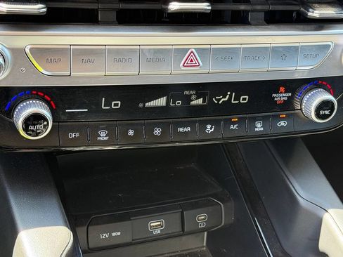 Used 2023 Kia Telluride LX FWD image 21