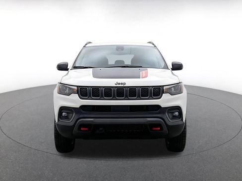 Used 2025 Jeep Compass Trailhawk AWD/4WD image 2