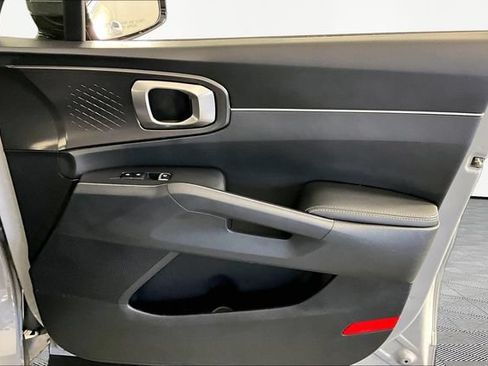 Certified 2025 Kia Sorento S w/ Panoramic Sunroof Package FWD image 28