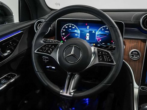 Used 2025 Mercedes-Benz GLC 300 4MATIC image 15