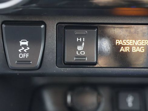 Used 2022 Toyota RAV4 XLE Premium AWD/4WD image 16