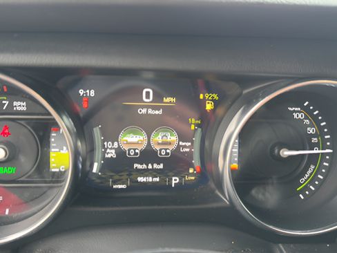 Used 2022 Jeep Wrangler Unlimited Sahara AWD/4WD image 10