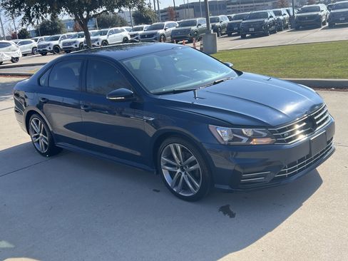 Used 2018 Volkswagen Passat 2.0T R-Line image 2