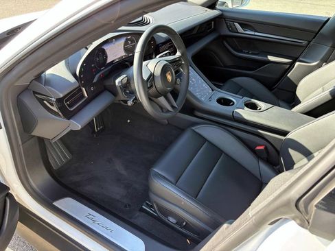 Used 2025 Porsche Taycan image 19