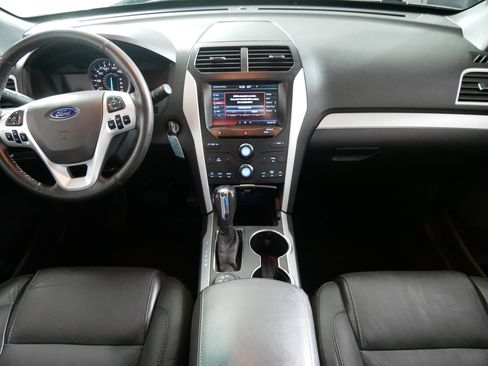 Used 2015 Ford Explorer XLT w/ Equipment Group 202B AWD/4WD image 10