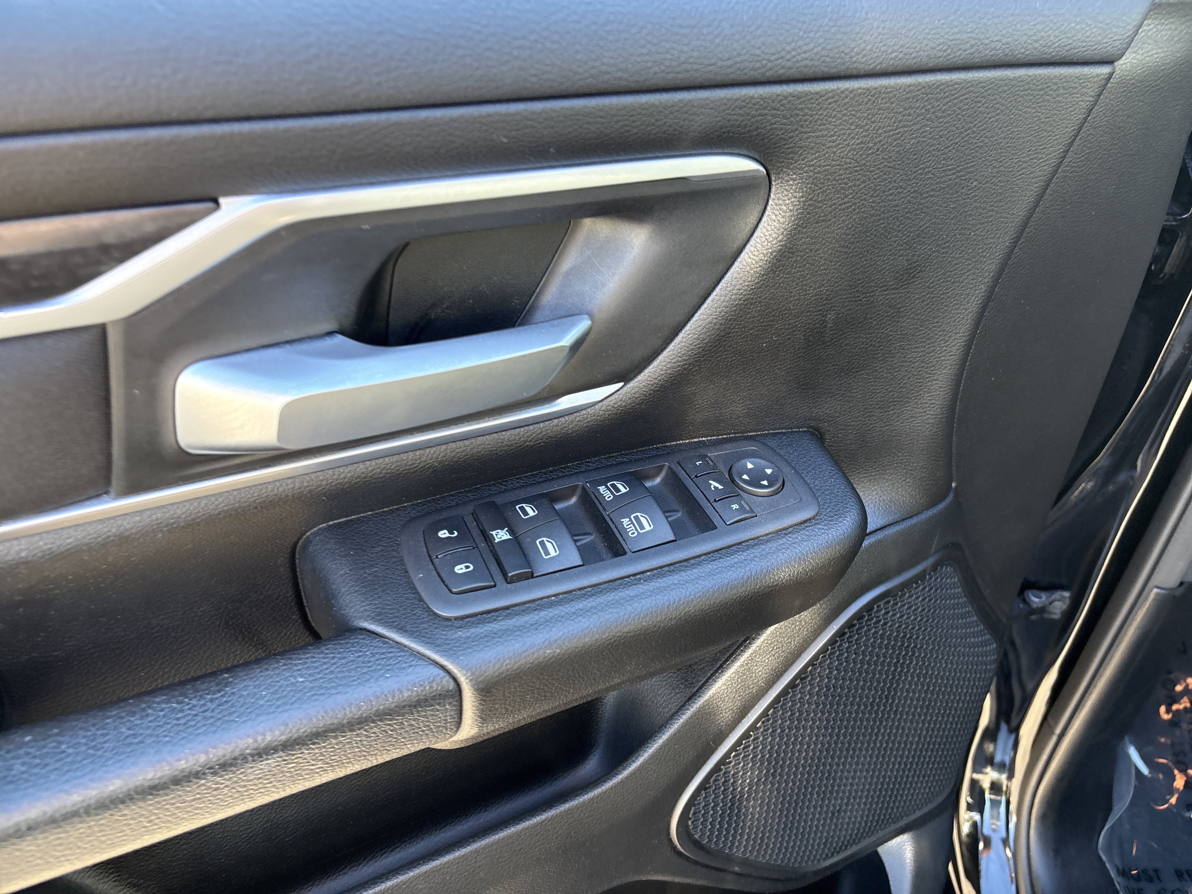 Used 2023 RAM 1500 Big Horn AWD/4WD image 3