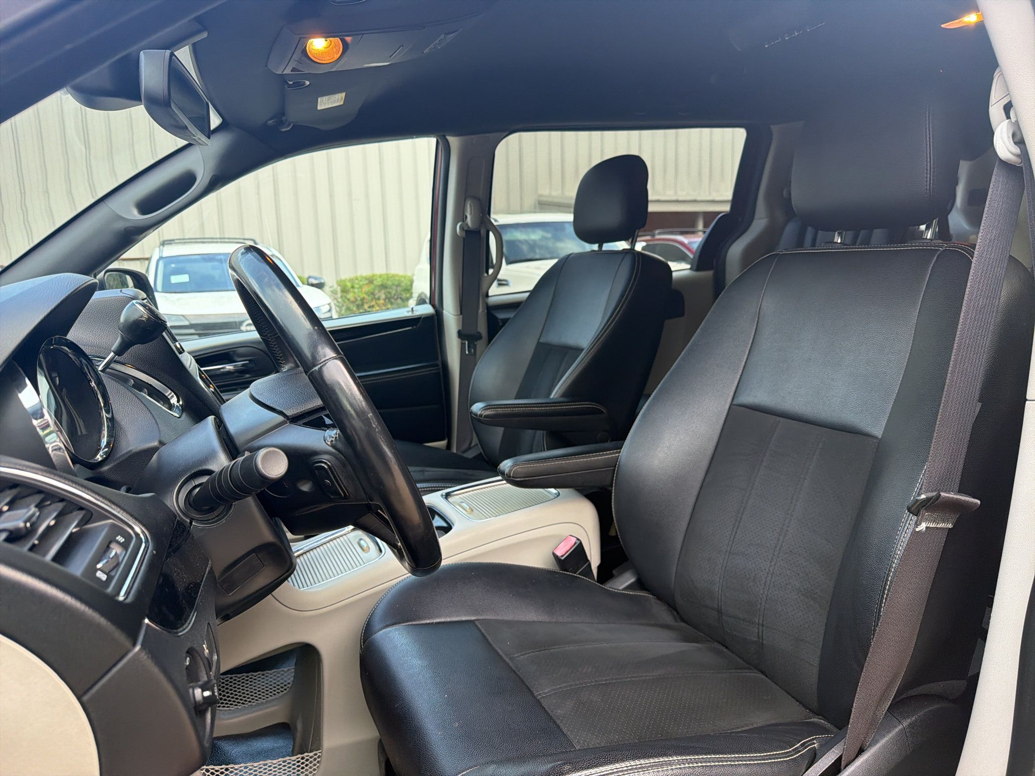 Used 2019 Dodge Grand Caravan SXT FWD image 11