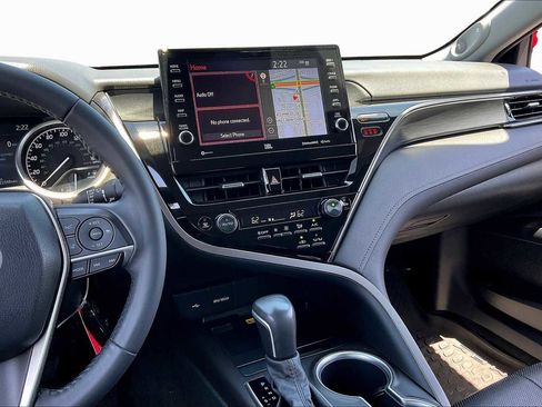 Used 2022 Toyota Camry XLE w/ Navigation Upgrade Package FWD image 6