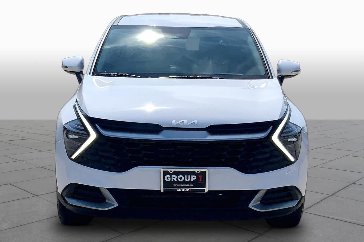 Used 2025 Kia Sportage EX FWD image 4