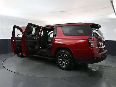 Used 2024 Chevrolet Suburban Z71 w/ Luxury Package AWD/4WD image 28