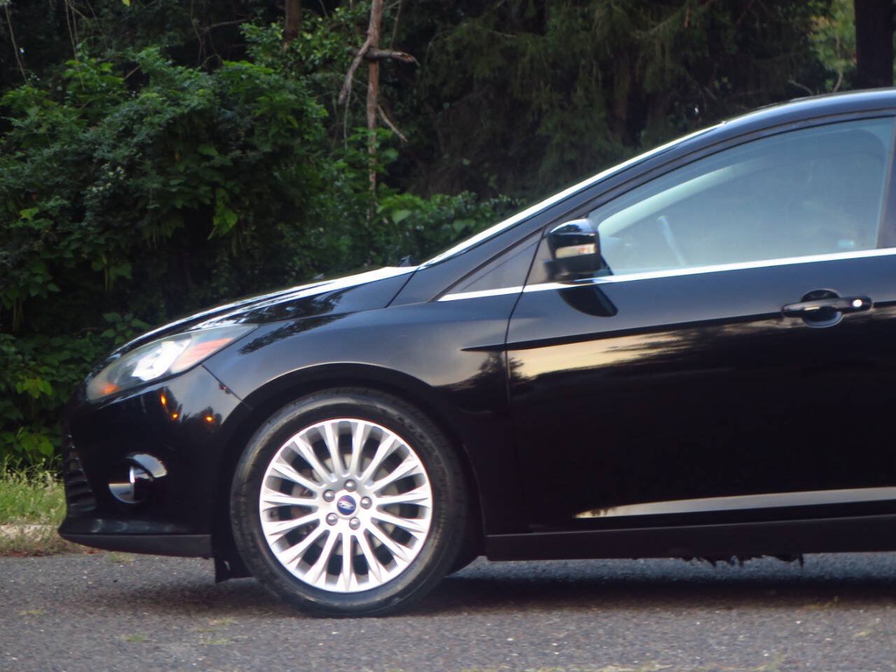 Used 2012 Ford Focus Titanium FWD image 29