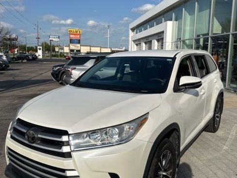 Used 2019 Toyota Highlander LE image 17