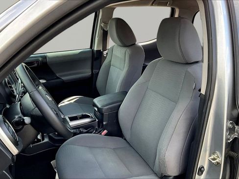 Used 2016 Toyota Tacoma SR5 w/ SR5 Appearance Package (SN) image 14