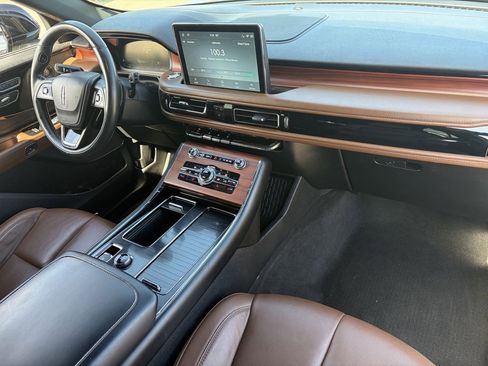 Certified 2022 Lincoln Aviator Reserve AWD/4WD image 12