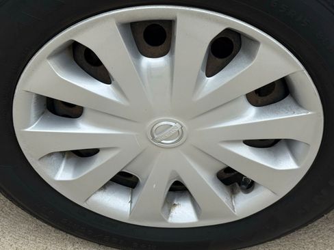 Used 2013 Nissan Versa SV w/ Convenience Pkg FWD image 30
