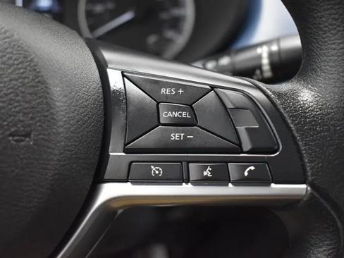 Used 2025 Nissan Versa SV FWD image 21