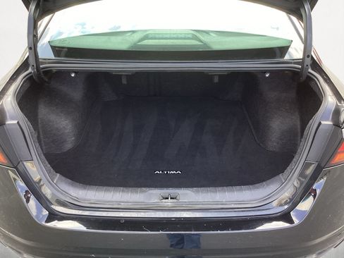 Used 2024 Nissan Altima 2.5 SV FWD image 16