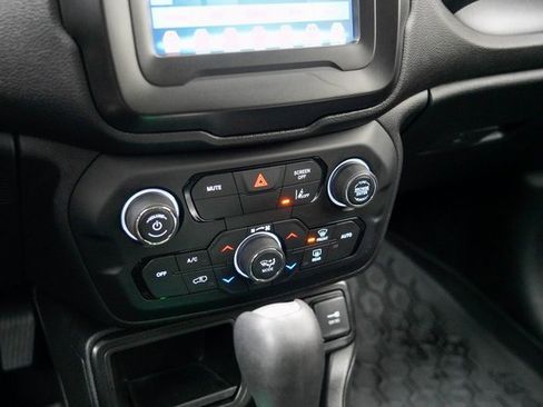 Used 2021 Jeep Renegade Latitude image 21