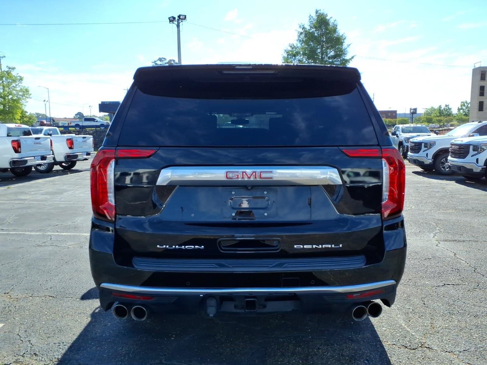 Used 2021 GMC Yukon Denali w/ LPO, Illumination Package AWD/4WD image 4