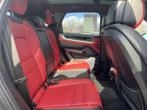 Used 2024 Porsche Cayenne image 25