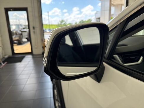 Used 2025 Toyota RAV4 XLE AWD/4WD image 12