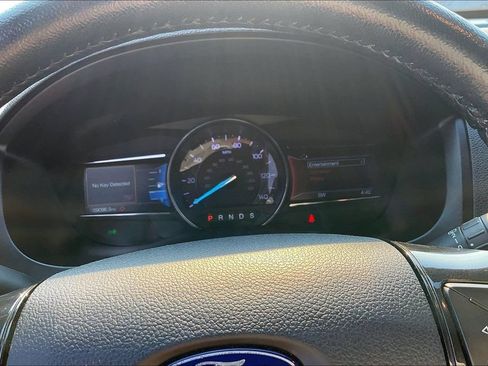 Used 2018 Ford Explorer XLT w/ Equipment Group 201A FWD image 19