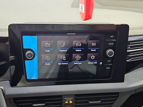 New 2027 Volkswagen Jetta SE FWD image 19